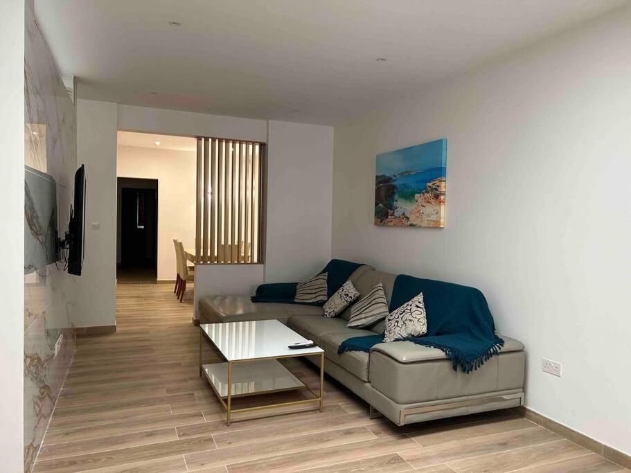 A Flat In The Heart Of Bugibba Apartman San Pawl il-Baħar Kültér fotó